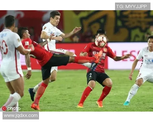 上海上港与悉尼今日对决期待精彩赛事与球员表现的巅峰较量 上海上港与悉尼今日对决期待精彩赛事与球员表现的巅峰较量