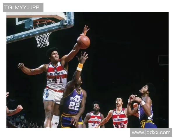 张伯伦与昂塞尔德的传奇对决:篮球历史上的巅峰对抗与影响力解析 张伯伦与昂塞尔德的传奇对决:篮球历史上的巅峰对抗与影响力解析